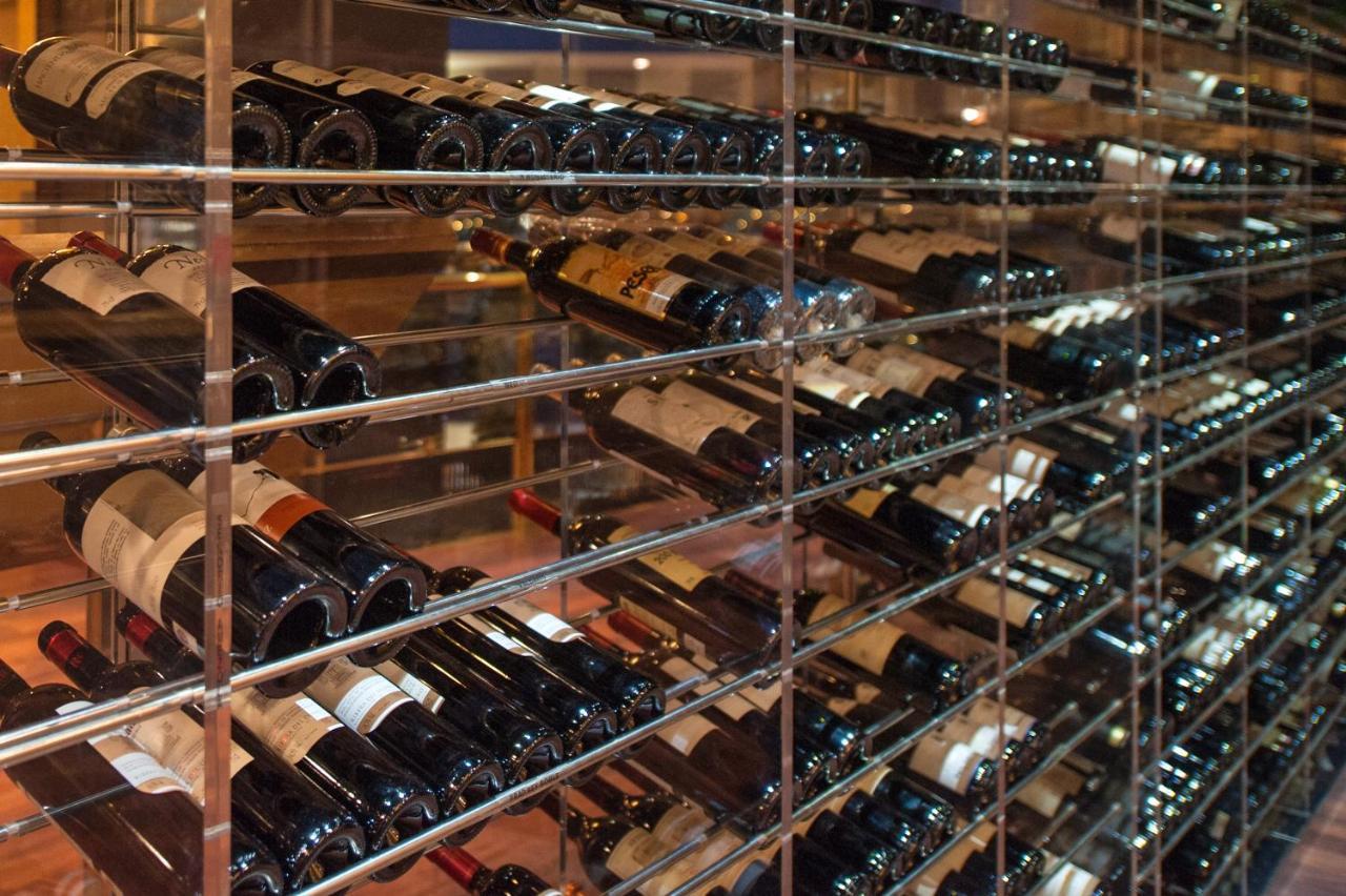 فندق بلازا أندورا لا فيلا المظهر الخارجي الصورة Wine bottles in a wine rack