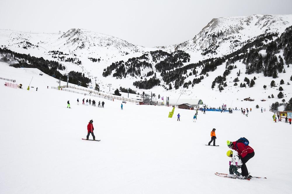 فندق بلازا أندورا لا فيلا المظهر الخارجي الصورة Skiing at the resort