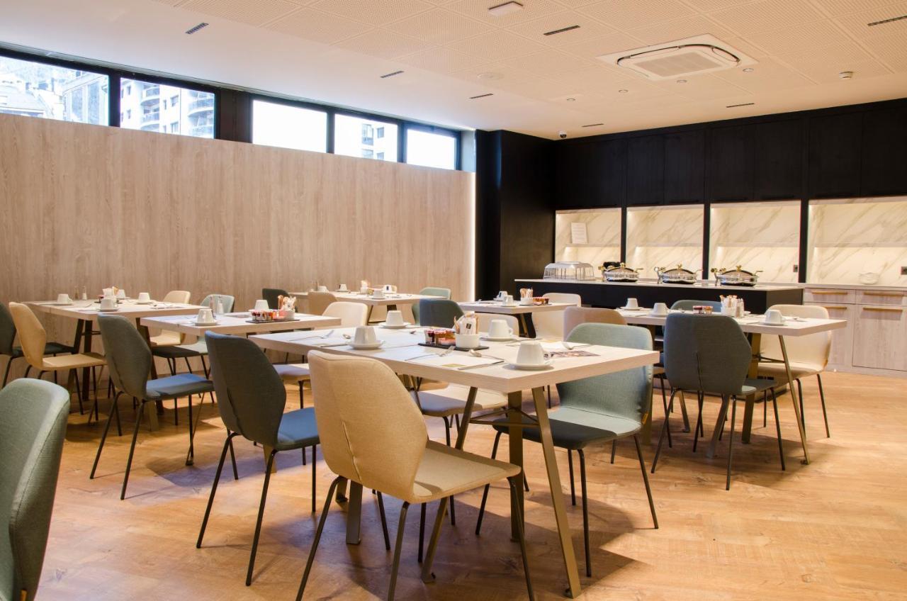 فندق بلازا أندورا لا فيلا المظهر الخارجي الصورة The dining room at the 2012 Olympic Village