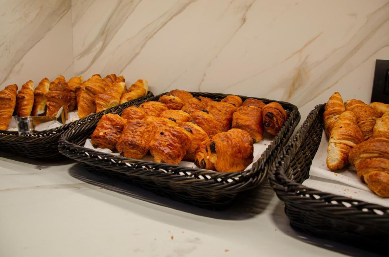 فندق بلازا أندورا لا فيلا المظهر الخارجي الصورة Baked goods at a buffet