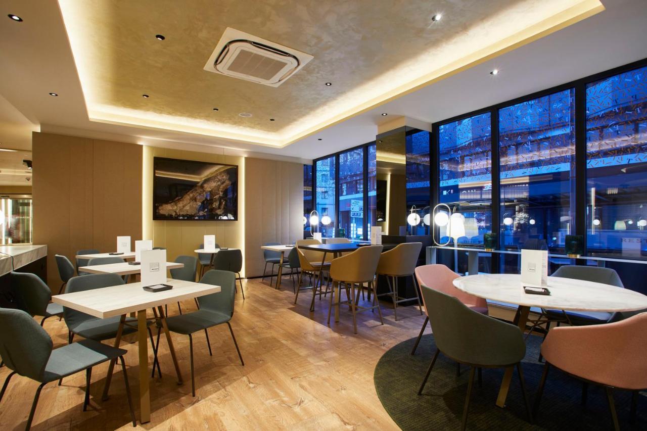 فندق بلازا أندورا لا فيلا المظهر الخارجي الصورة The lounge at London Heathrow Airport